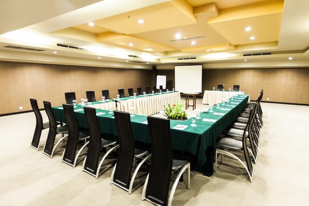 Orchardz Hotel Bandara Tangerang Ngoại thất bức ảnh